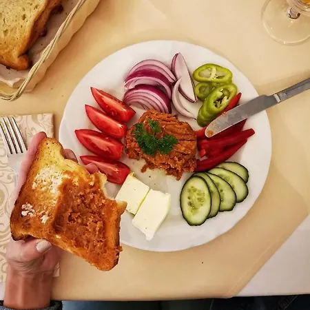 Отель Erzsebet Nagy Szalloda Пакш