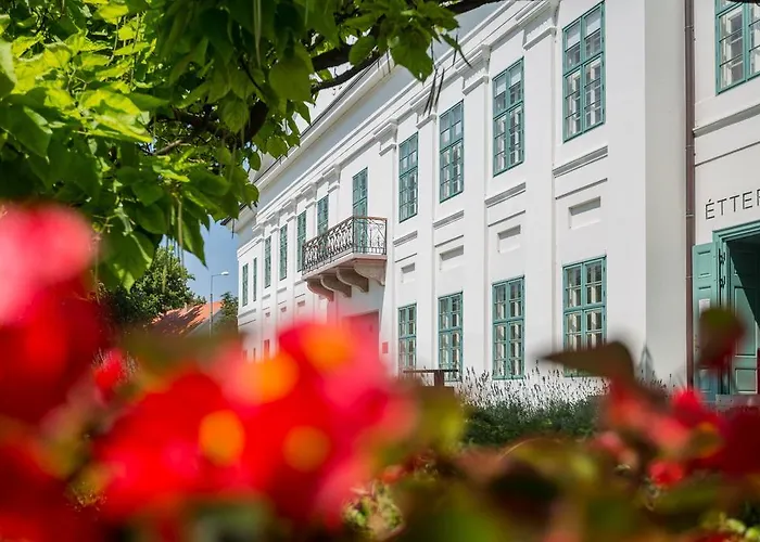 Erzsebet Nagy Szalloda Hotel 4*