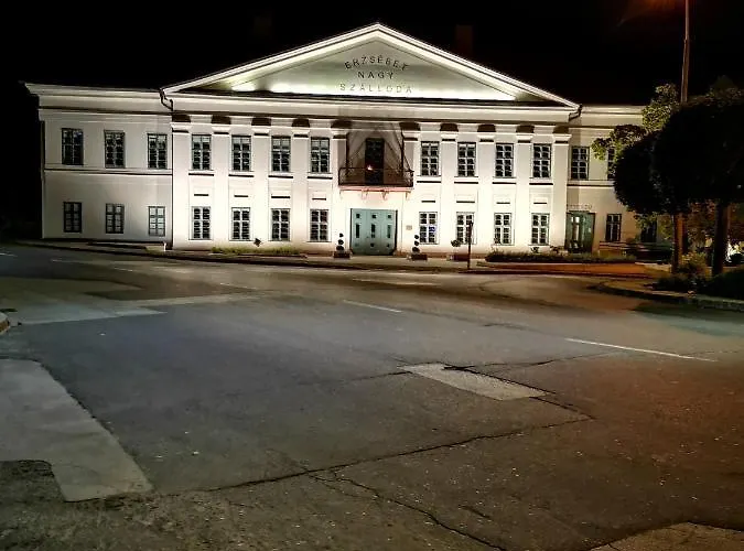 Hotel Erzsebet Nagy Szalloda Paks